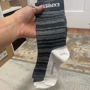 NWT Men’s Size 8-12 EXPRESS Ankle Socks Striped Socks In White & Grey